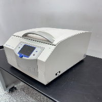 Sigma 4-16 Centrifuge image 1